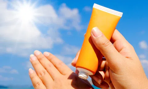 5 thói quen mùa hè âm thầm khiến da nhanh lão hóa, nhiều người vẫn làm mỗi ngày