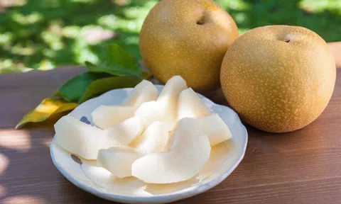 Mách bạn bí quyết chọn lê ngon, mọng nước, tránh mua phải quả nhạt và xốp
