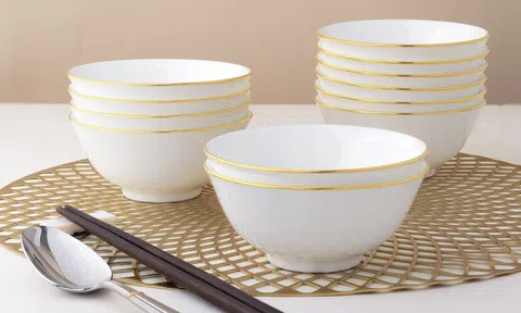 Bát ăn dùng lâu ngày có thể tiềm ẩn rủi ro: 4 dấu hiệu cho thấy đã đến lúc thay mới