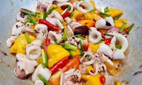 Mực xào biến tấu đủ vị, công thức đơn giản cho bữa cơm thêm hấp dẫn