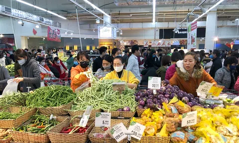 Người dân Hà Nội lại đổ xô đi mua hàng hóa, lương thực sau yêu cầu cách ly toàn xã hội