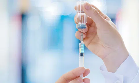 Đối tượng nào được ưu tiên tiêm khi lô vắc-xin đầu tiên về Việt Nam?