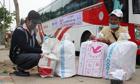 "Chuyến xe 0 đồng" giúp gần 200 người lao động nghèo về quê ăn Tết