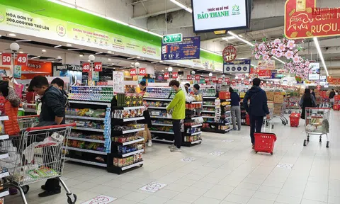 Hà Nội: Người dân tấp nập sắm Tết ở siêu thị