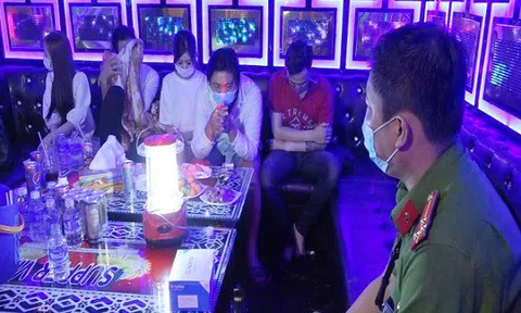 Bến Tre: Đột kích quán karaoke lúc rạng sáng, phát hiện 26 đối tượng dương tính với ma túy