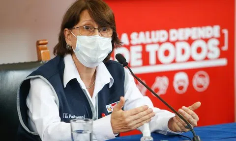 Bị chỉ trích vì tiêm vaccine COVID-19 trước cho tổng thống, bộ trưởng Y tế Peru từ chức