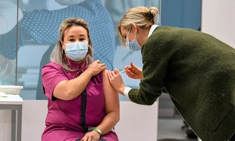 Số ca nhiễm COVID-19 toàn cầu vượt 110 triệu người, những tín hiệu tích cực dần xuất hiện