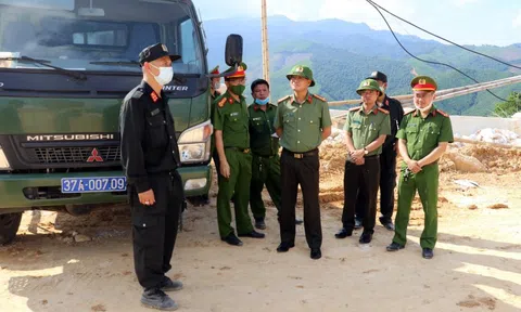 Hé lộ về "đại gia" bị khởi tố vì khai thác hơn 1.000m³ khối đá trái phép ở Nghệ An