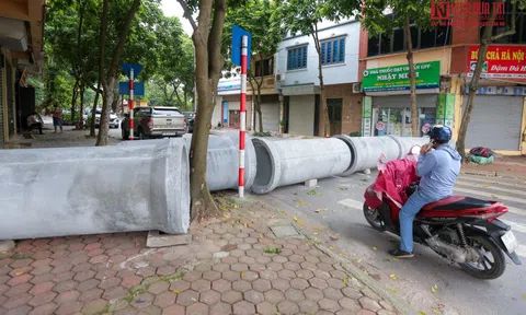 Hà Nội: Dùng container, xe tải, bê tông... làm chốt cứng chống dịch