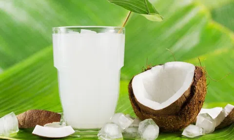 8 tác dụng phụ của nước dừa không phải ai cũng biết