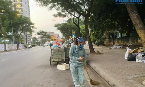 Công nhân môi trường mưu sinh giữa mùa dịch COVID-19: "Tôi chỉ sợ mang virus độc hại về cho gia đình"