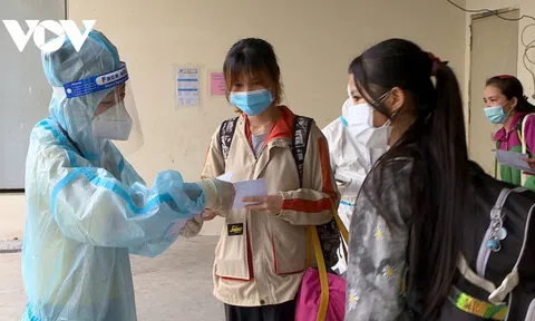 Nữ dân quân nơi tuyến đầu chống dịch COVID-19 ở TP.HCM