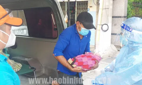 Kịp thời hỗ trợ hai sản phụ sinh con ngay tại chốt kiểm soát phòng, chống dịch