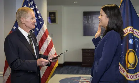 Bóng hồng gốc Việt quản lý ngân sách hơn 20 tỷ USD của NASA là ai?