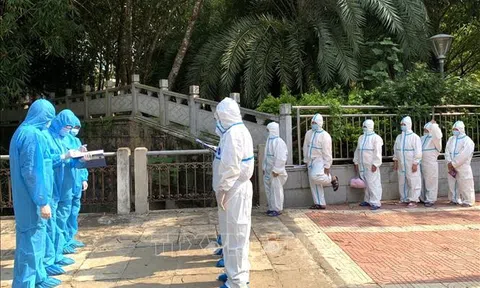 Người về từ vùng có dịch COVID-19, đã tiêm đủ liều vaccine thì tự theo dõi sức khoẻ tại nhà 7 ngày