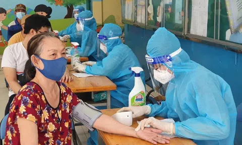 Ba anh em ruột cùng xông pha nơi tuyến đầu chống dịch