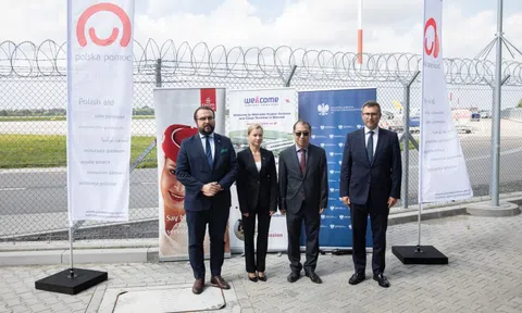 Bàn giao 500.000 liều vaccine do Chính phủ Ba Lan viện trợ cho Việt Nam