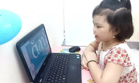 Tp.Hồ Chí Minh: Những nỗi lo của phụ huynh khi con học trực tuyến