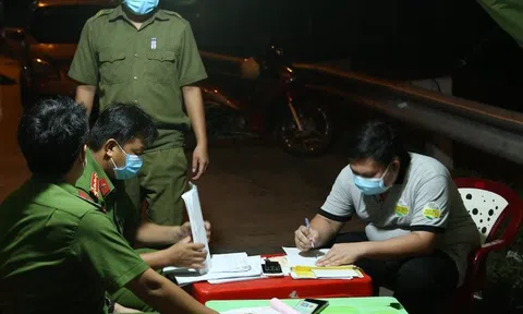 Nhức nhối tình trạng tài xế chở khách từ vùng dịch, "thông chốt" kiểm soát