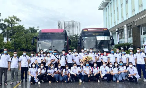 Hàng trăm “chiến sĩ áo trắng” từ các bệnh viện Trung ương, địa phương gấp rút lên đường chia lửa với miền Nam