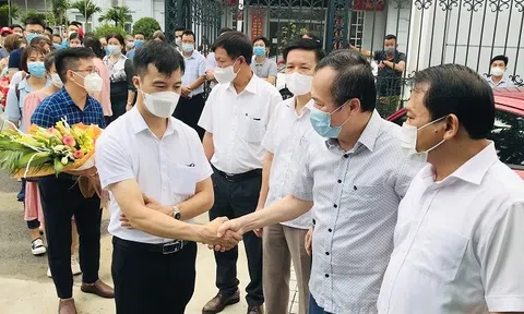 Hàng trăm thầy thuốc quân dân y tiếp tục lên đường vào "tuyến lửa", quyết tâm ngăn chặn, đẩy lùi đại dịch Covid-19