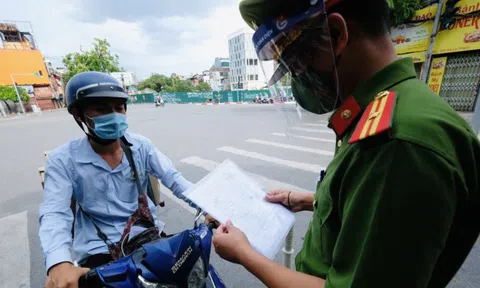 Bí thư Thành ủy Hà Nội Đinh Tiến Dũng: Kiên trì giãn cách xã hội, giảm tối đa người ra đường