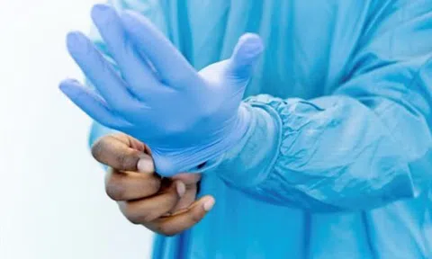Trình tự sử dụng bộ trang phục phòng hộ cá nhân trong phòng, chống bệnh dịch Covid-19