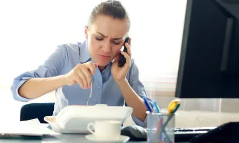 3 kiểu ăn trưa gây béo, tổn hại sức khỏe mà dân văn phòng hay mắc phải