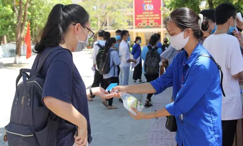 Tiêm vắc-xin là “tấm khiên” giúp học sinh trở lại trường