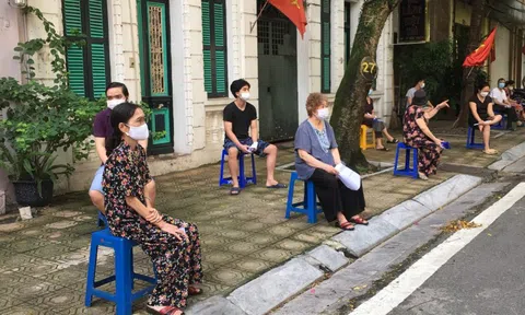 Quận đầu tiên của Hà Nội hoàn thành mục tiêu tiêm vaccine ngừa Covid-19 cho người từ 18 tuổi