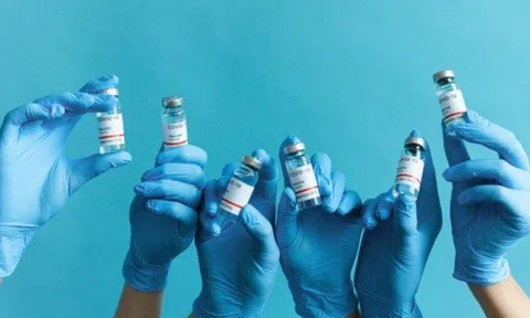Tại sao nữ giới dễ bị tác dụng phụ sau tiêm vaccine Covid-19?