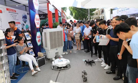 Chuyên gia giáo dục nhận định về 'hiện tượng' điểm chuẩn đại học tăng vọt