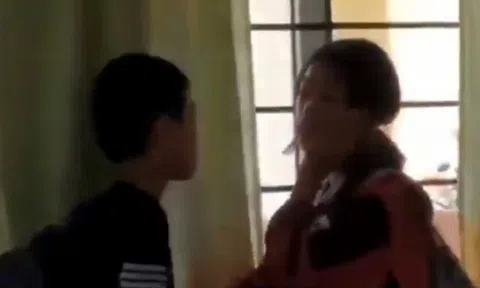 Vụ nữ sinh bắt bạn quỳ gối, đánh liên tiếp vào người: Cần phạt nặng!