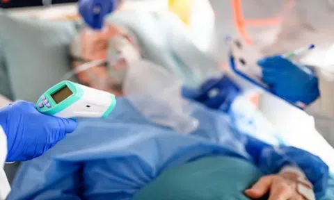 Ai có nguy cơ cao dễ trở nặng khi nhiễm Covid-19 sau tiêm chủng?