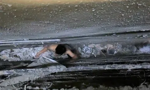 Vụ người đàn ông bị mắc kẹt giữa khe nhà liền kề: Bất ngờ nguyên nhân