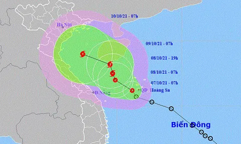 Áp thấp nhiệt đới trên Biển Đông có khả năng mạnh lên thành bão, gây mưa lớn ở miền Trung