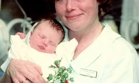 Người phụ nữ tìm lại người thân sau hơn 20 năm bị bỏ rơi, bật khóc khi biết sự thật đau đớn