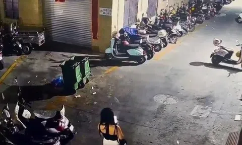 Vừa đi vừa nghịch điện thoại, cô gái lạc giọng kêu cứu vì gặp chuyện kinh hoàng ngay giữa đường