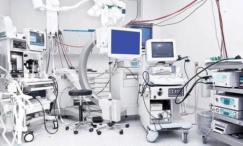 Thủ tướng yêu cầu tăng cường quản lý mua sắm vật tư, thiết bị y tế