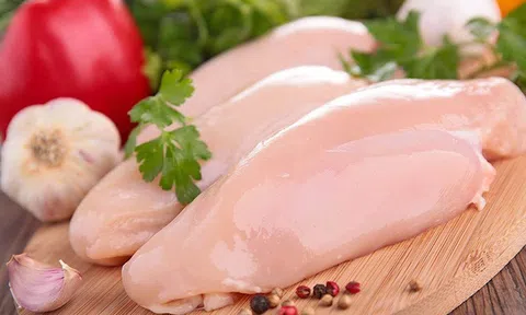 Người đàn ông miệt mài ăn ức gà cả tháng, tưởng sẽ có thân hình đẹp, ngờ đâu suýt gặp “tử thần”