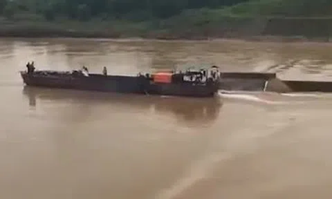 Video: Khoảnh khắc đoàn công tác Sở GTVT Quảng Trị gặp nạn trên sông Thạch Hãn