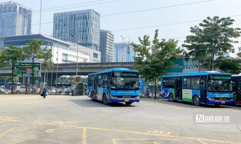 Hà Nội: Xe buýt "trở gió" sau 2 tuần hoạt động trở lại