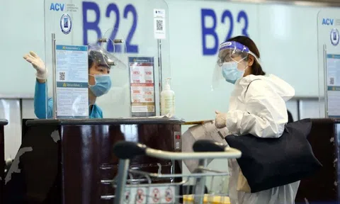 Từ ngày 29/10, hành khách đi máy bay chỉ cần khai báo y tế điện tử