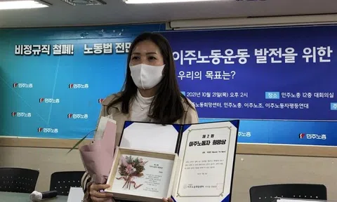 Nữ phiên dịch Việt Nam tại Hàn Quốc được trao thưởng vì hỗ trợ người lao động nhập cư