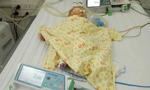 Mẹ đắp chăn thật dày vì sợ con gái lạnh, ngờ đâu khiến đứa trẻ nhập viện cấp cứu
