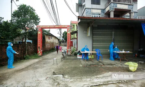 Xét nghiệm Covid-19 cho toàn dân tại ổ dịch xã Tiến Thắng, huyện Mê Linh