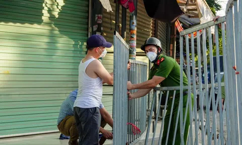 Lập hàng chục chốt chặn tại xã có chợ đầu mối lớn nhất Hà Nội