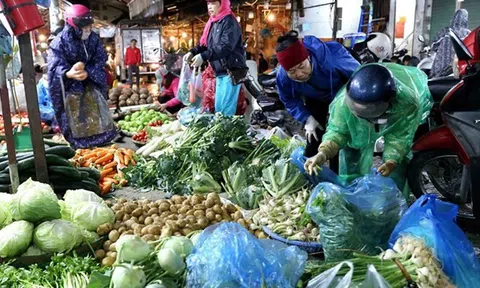 Nhà hàng lao đao vì “bão dịch”, “bão giá”