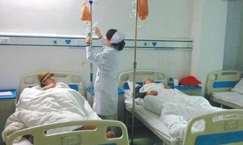 Người đàn ông ngất xỉu, phải nhập viện phẫu thuật do mắc sai lầm quen thuộc khi uống trà sữa