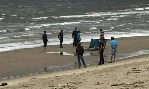 Đang kéo lưới, hoảng hồn phát hiện thi thể cô gái trên biển: Nạn nhân mặc áo trắng, chân váy đỏ